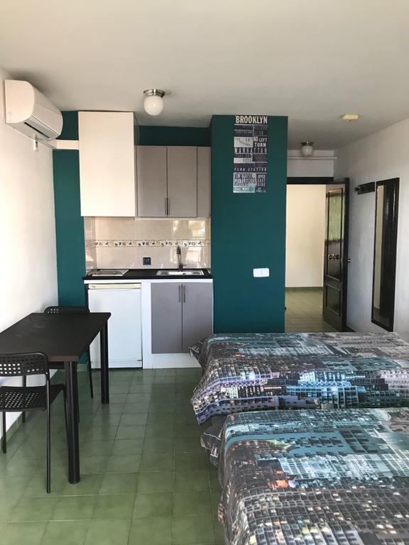 Coconut Apartments - Adults Only Magaluf  Bagian luar foto